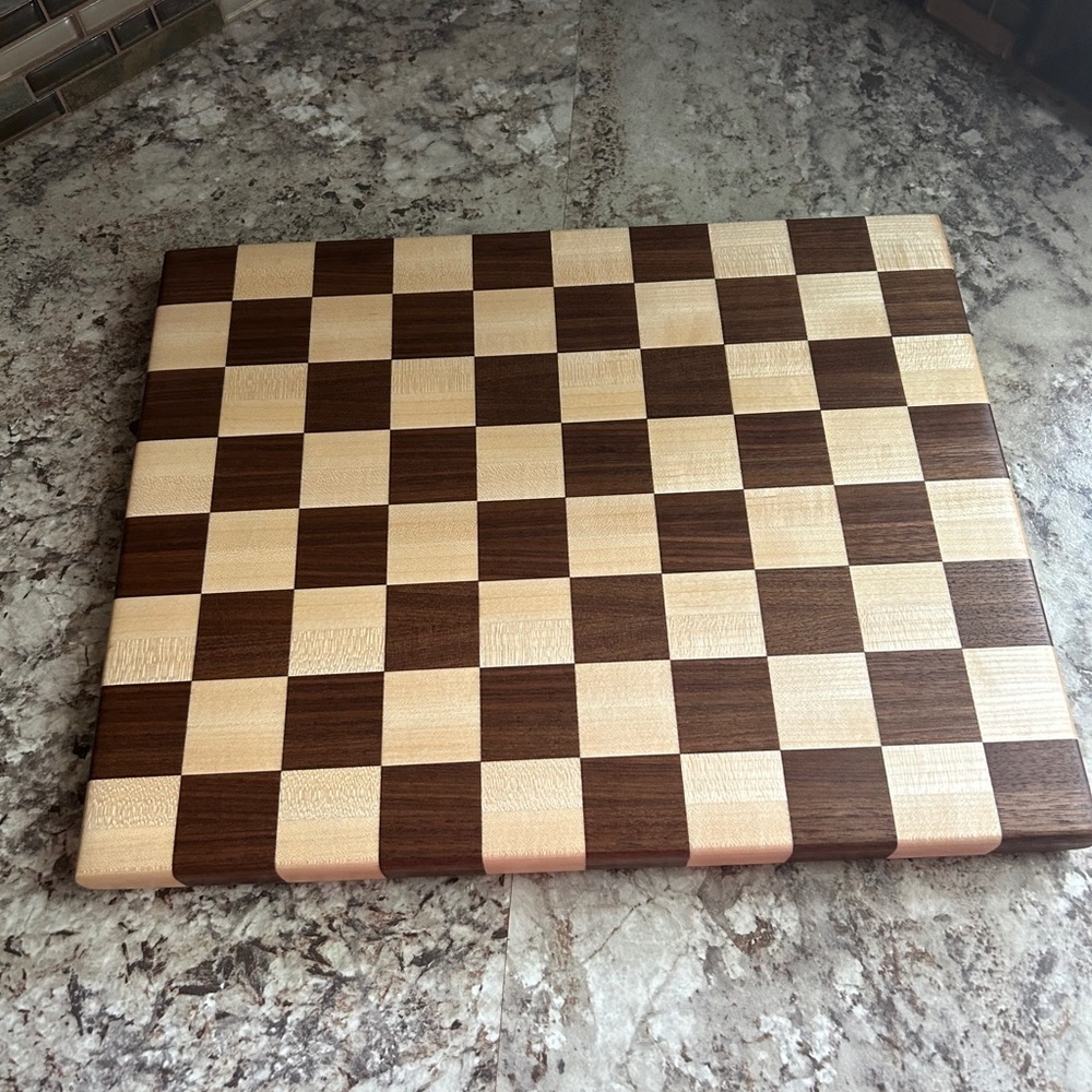 Cutting Board XL - Handcrafted - Checker Design - Picture 7 of 11